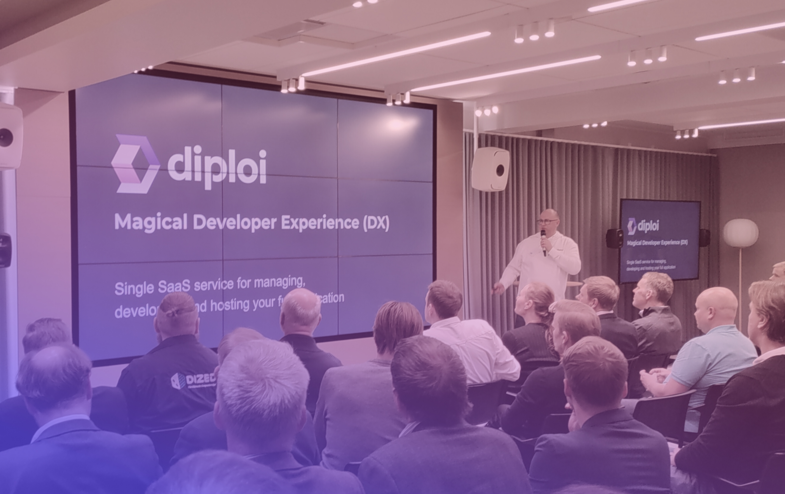 Our CEO presenting Diploi to a crowd of investors.